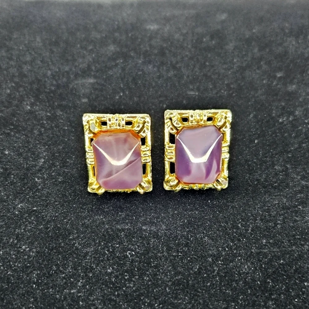 Vintage Lilac and yellow gold Clip on Earrings. Square.